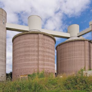 Feeding two silos in line with AUMUND Pivoting Pan Conveyor